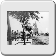 SAÍDA DA MISSA DAS 10HS - 1945